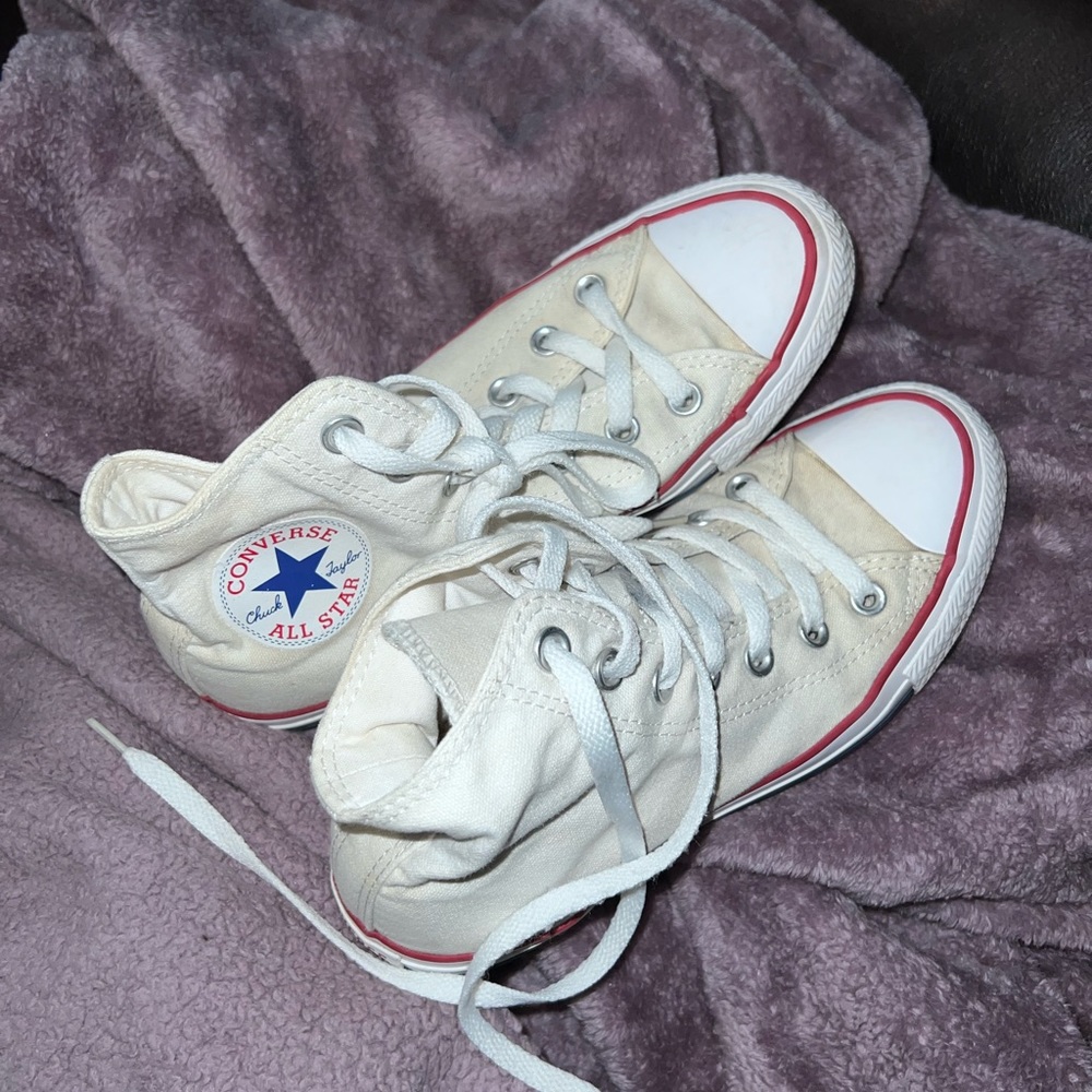 Size 7 Hightop Converse